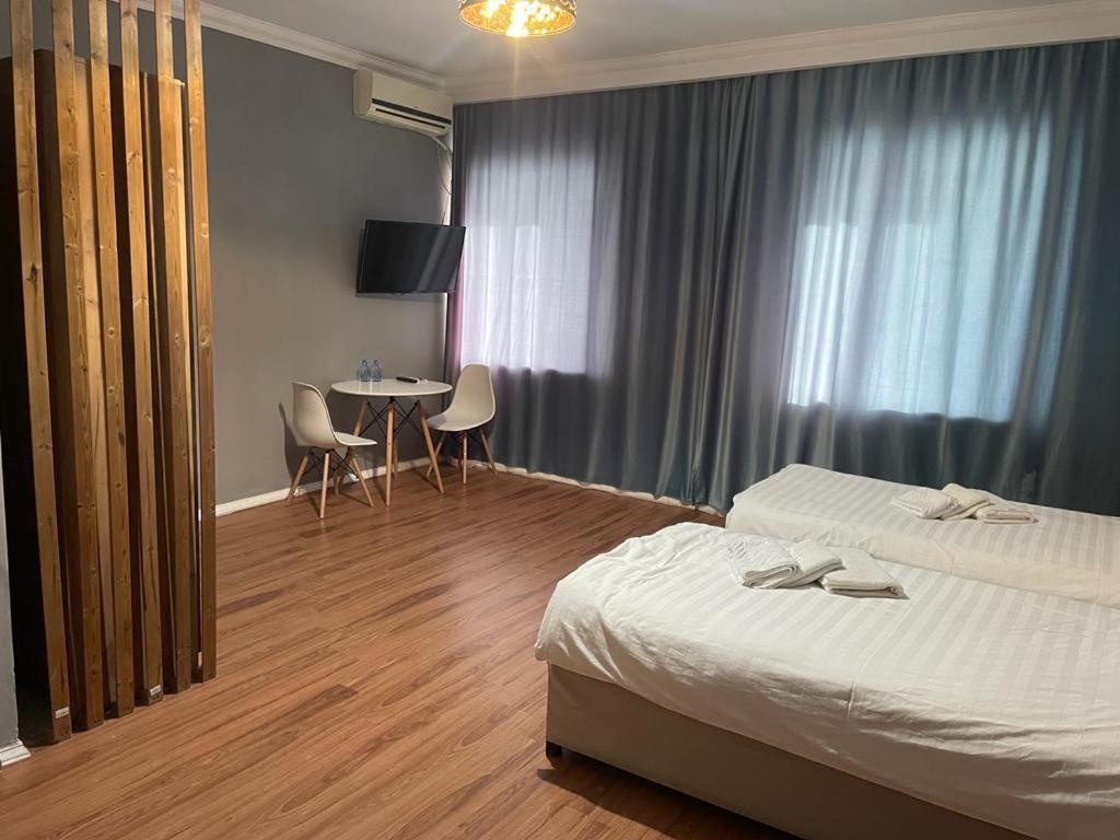 Hotel Mandarin Atyrau Exterior photo